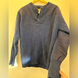 Sophisticated 100% Wool Blue L.L. Bean Men's Commando Sweater.